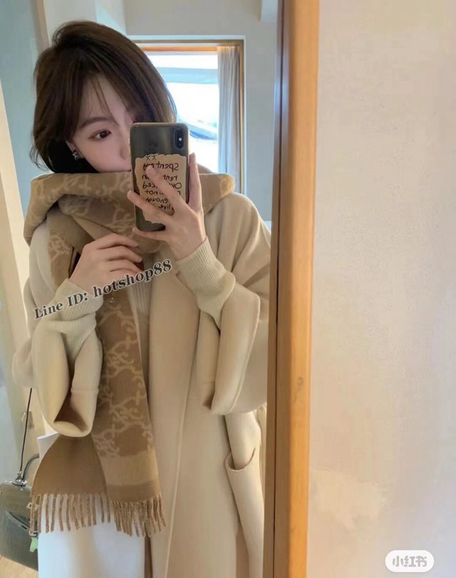 Fendi專櫃新款芬迪米駝色羊毛和羊絨雙面圍巾 mmyj2421